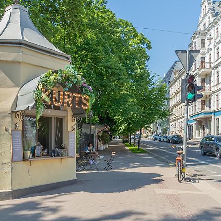 Prestigious Former Library Apartment - Perfect Location Riga Bagian luar foto