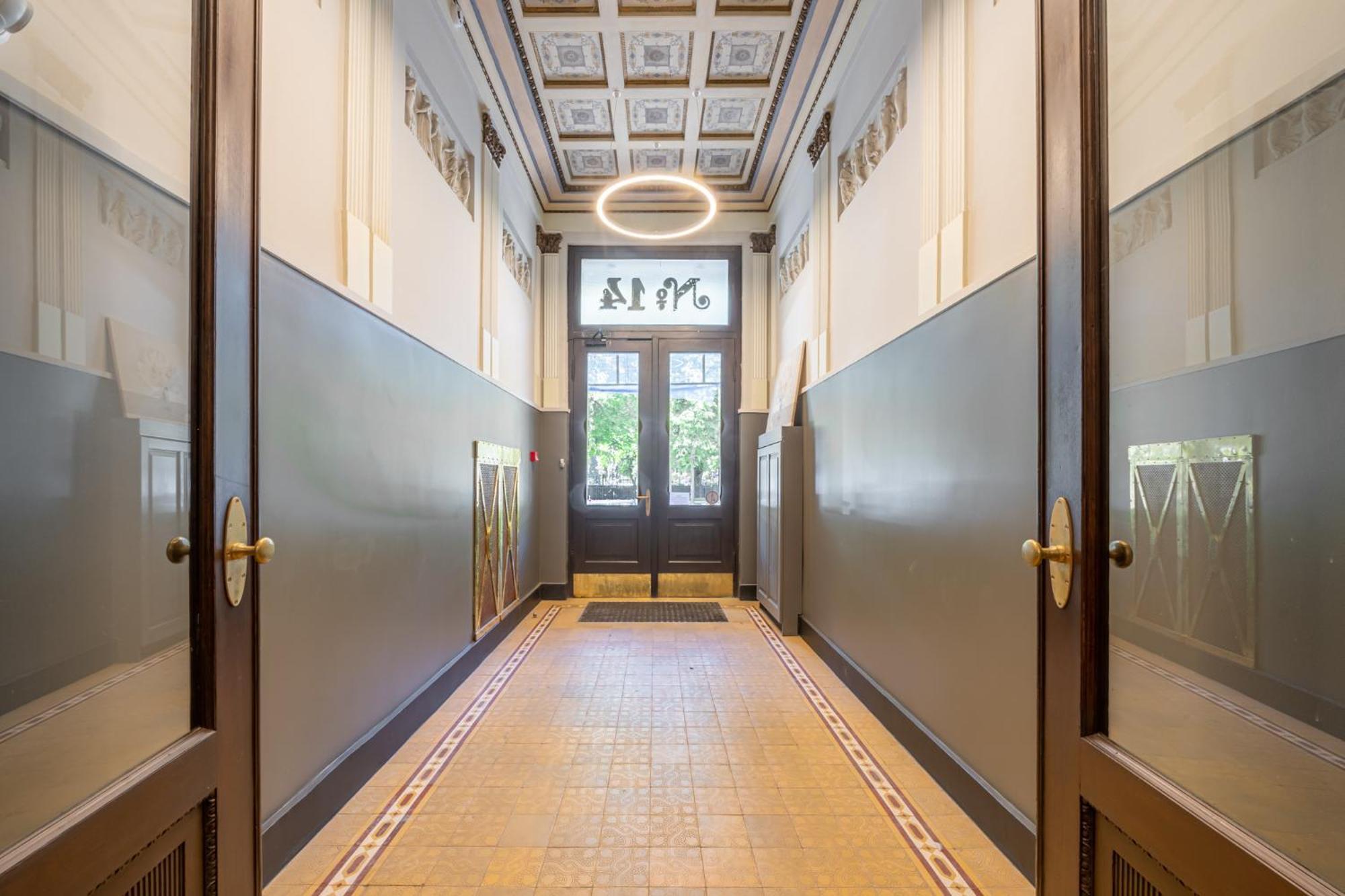 Prestigious Former Library Apartment - Perfect Location Riga Bagian luar foto