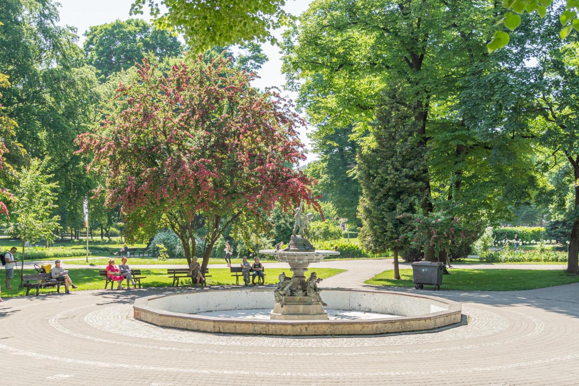 Prestigious Former Library Apartment - Perfect Location Riga Bagian luar foto